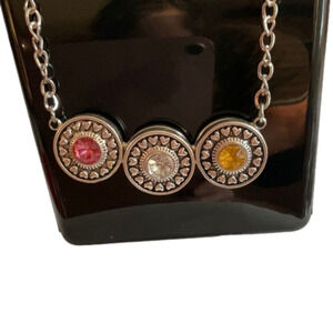 GINGERSNAP THREE STONE NECKLACE WITH DECORATIVE HEARTS